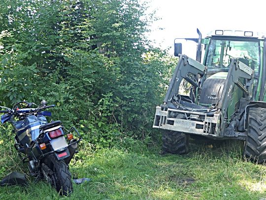 Wypadek w Żurawcu. Ciągnik zderzył się z motocyklem