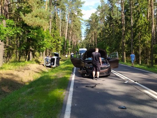 Wypadek z udziałem 5 pojazdów. Elbląski policjant pomógł uczestnikom zdarzenia