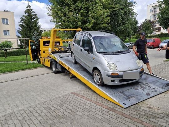 Z elbląskich ulic „znikają” zapomniane samochody