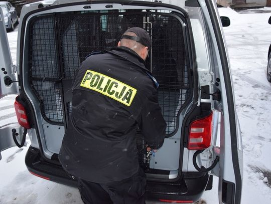 Z mieszkania dobiegały jęki, krzyki i odgłosy uderzania o podłogę
