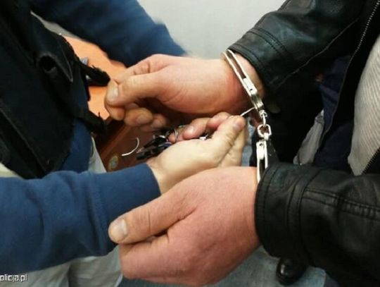 Zajechał drogę i zaatakował maczetą. Kryminalni z Elbląga zatrzymali sprawcę Zajechał drogę i zaatakował maczetą. Kryminalni z Elbląga zatrzymali sprawcę