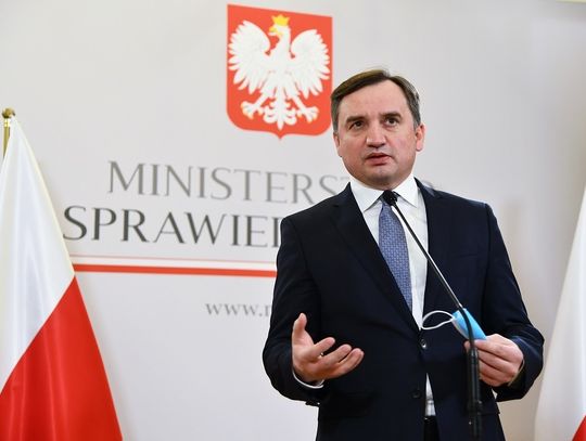 Zakaz adopcji dla par homoseksualnych. Ministerstwo Sprawiedliwości przygotowało nowy projekt!