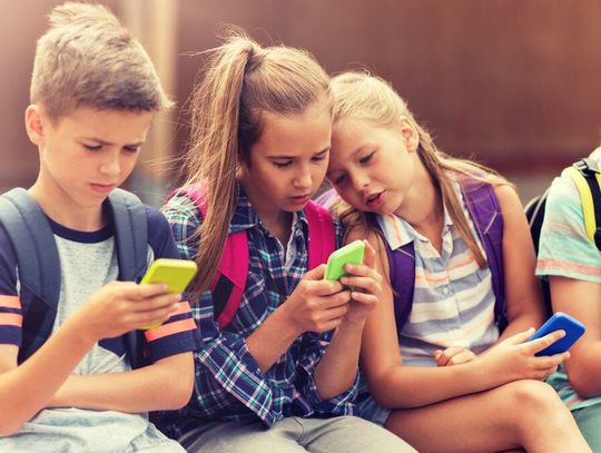 Zakaz smartfonów w szkołach. MEN szykuje nowe przepisy