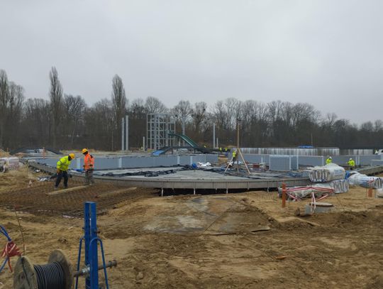 Zamontowano już pierwsze zjeżdżalnie