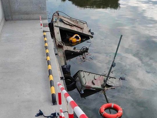 Zatopiony kuter w okolicach Elbląga. Sprawę bada policja