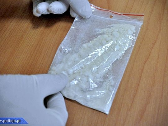 Zatrzymanie na ulicy Browarnej - mężczyzna miał przy sobie amfetaminę i LSD