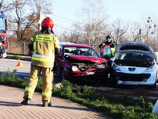 Zderzenie 3 samochodów na ulicy Akacjowej
