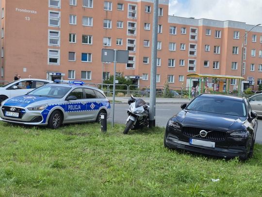 Zderzenie motocyklisty z samochodem na Fromborskiej