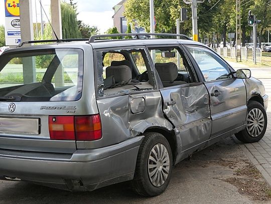 Zderzenie passata z tramwajem przy Lidlu