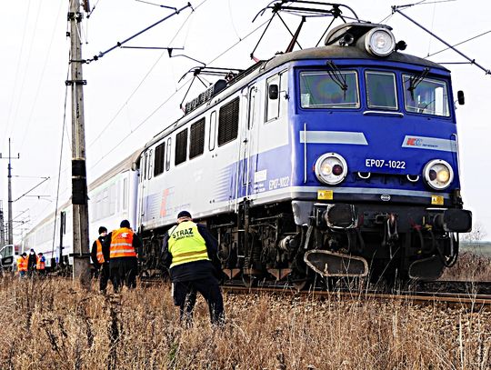 Zderzenie pociągu z samochodem w Bogaczewie. Kierowca wyskoczył z samochodu