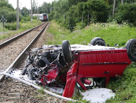 Zderzenie pociągu z samochodem w Pasłęku. 3 osoby ranne!