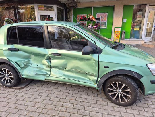 Zderzenie pojazdów na skrzyżowaniu Bema-Kościuszki [WIDEO, GALERIA ZDJĘĆ]