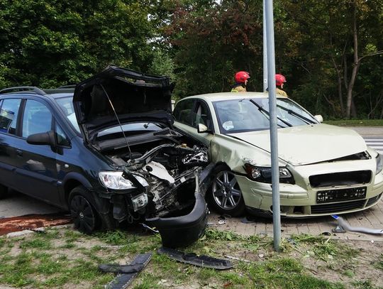 Zderzenie pojazdów na Warszawskiej. "Kierowca nie przyznaje się do winy"