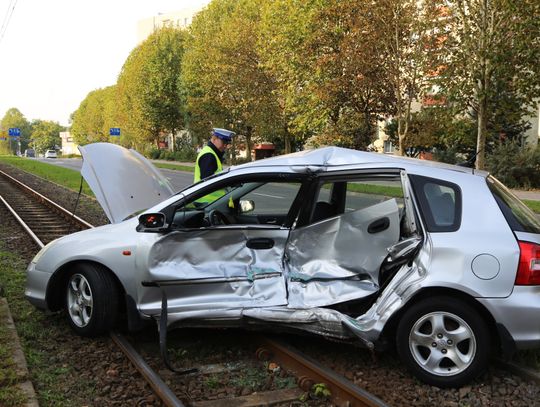 Zderzenie samochodu z tramwajem na Płk. Dąbka