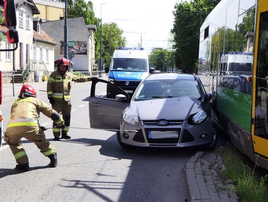 Zderzenie tramwaju z samochodem na Browarnej