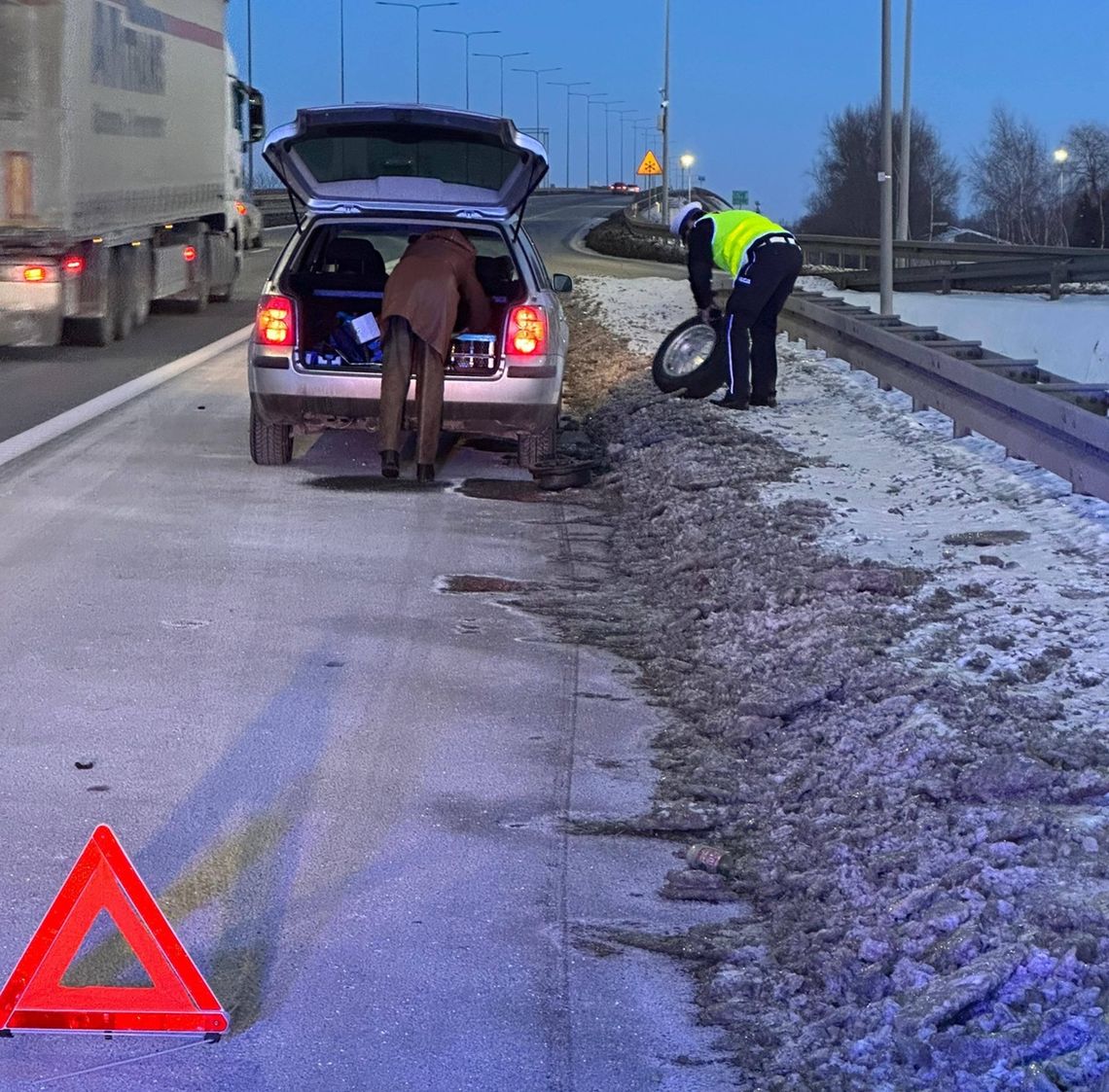 -15°C i awaria na S7. Drogówka w Elblągu w akcji