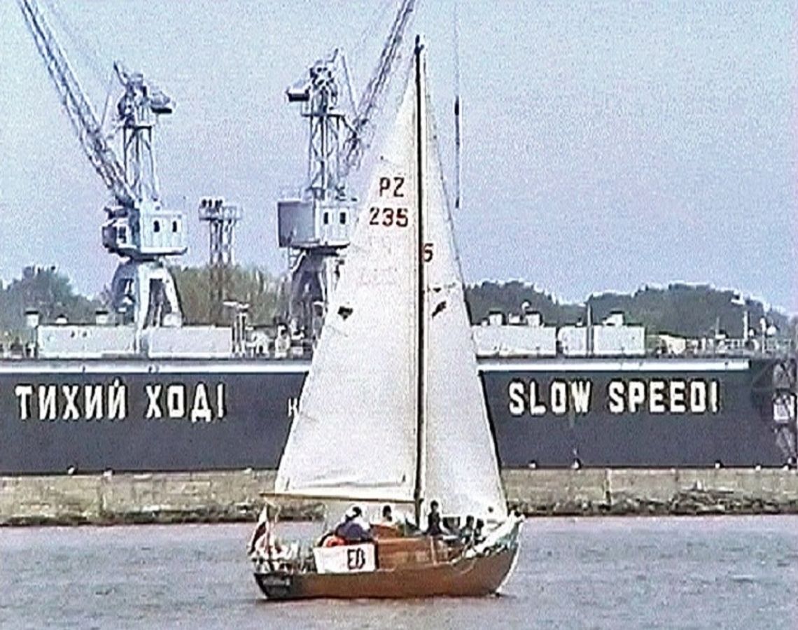 22 czerwca 1990 zorganizowano pierwszy żeglarski rejs przez Cieśninę Piławską