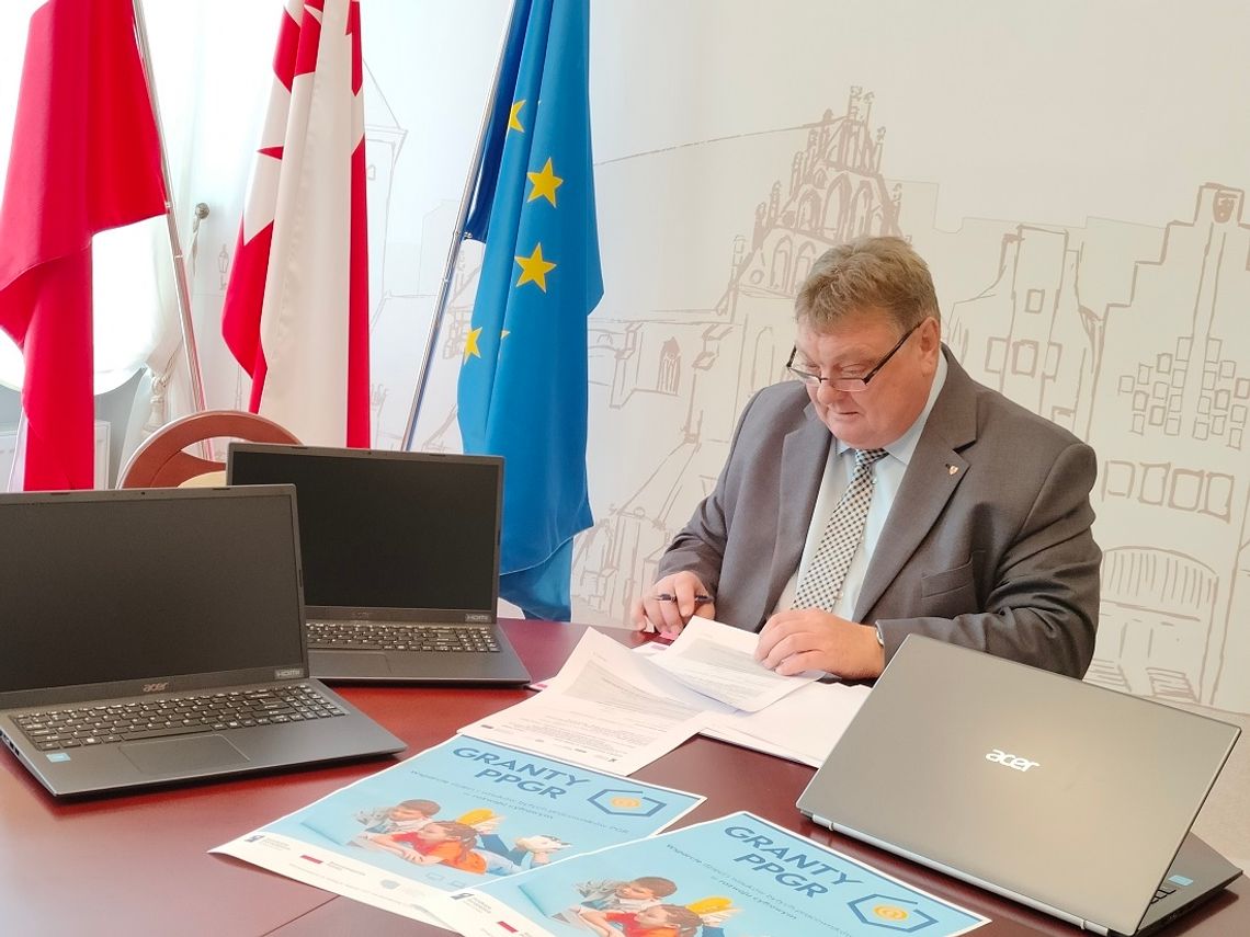 511 laptopów trafi do elbląskich uczniów