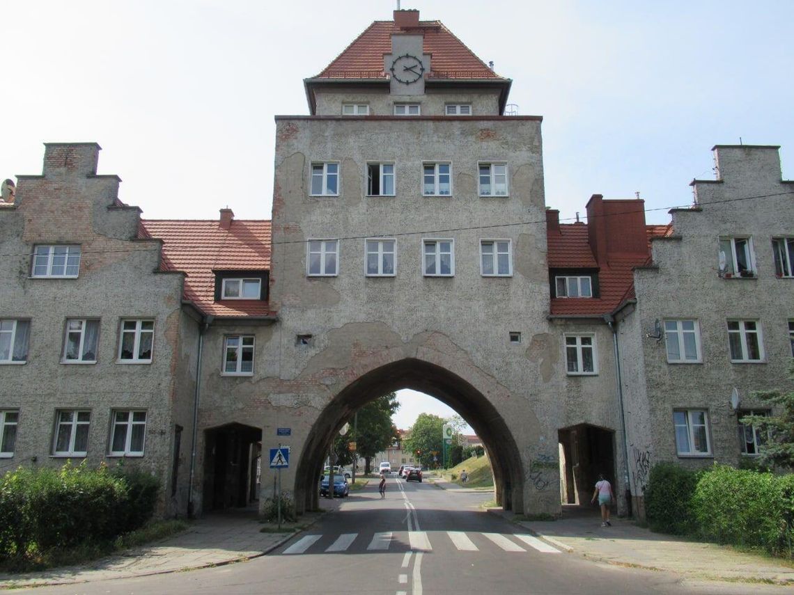 Brama przy ul. Pionierskiej z szansą na remont. Miasto pokryje połowę kosztów dokumentacji
