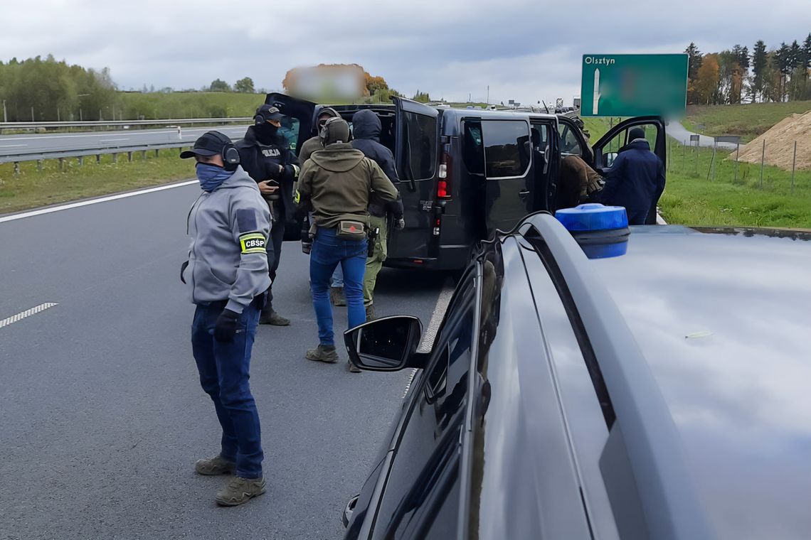 Broń, narkotyki i gotówka. Gang z Warmii i Mazur rozbity [FOTO]