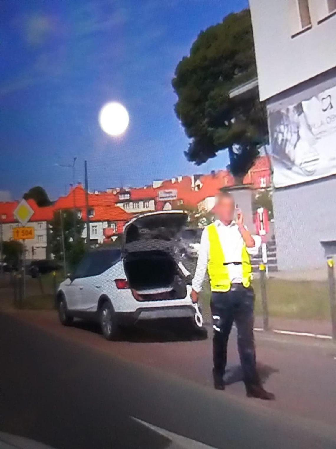 Udawał policjanta ruchu drogowego. Został zatrzymany przez prawdziwych funkcjonariuszy