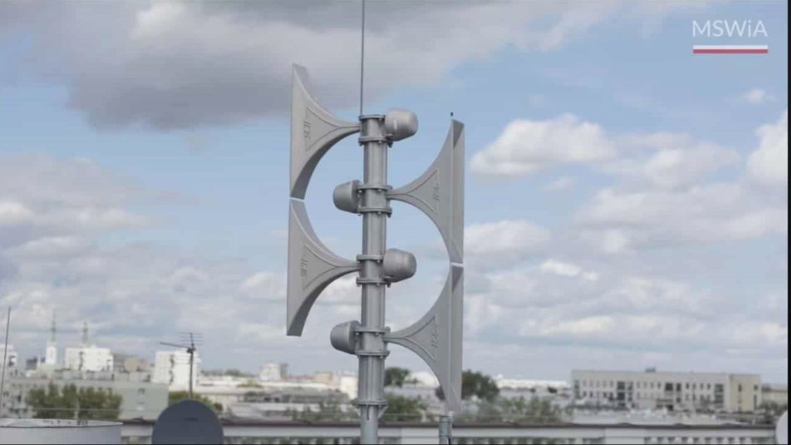 Co robić, gdy usłyszysz syrenę alarmową? Odpowiadają strażacy [WIDEO]