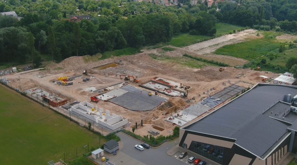 Co się dzieje na budowie kąpieliska w Elblągu ? [FILM Z LOTU PTAKA]