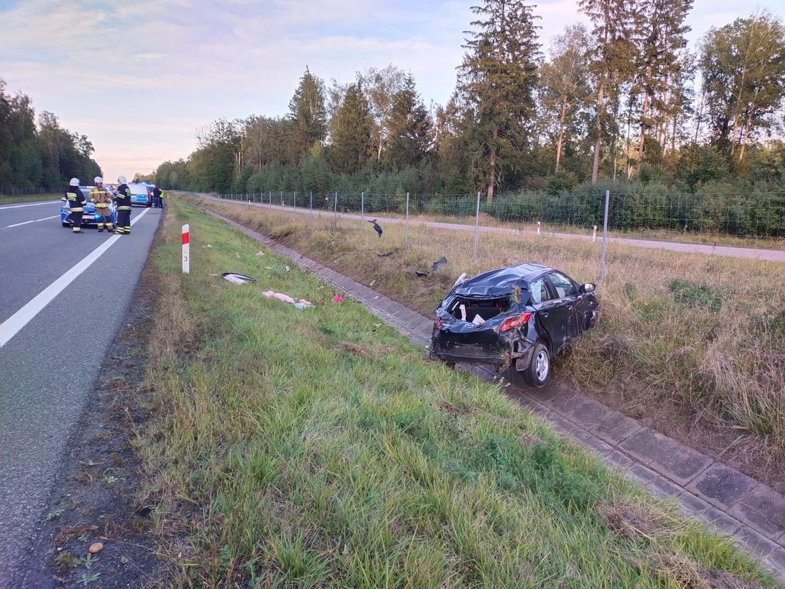 Dachowanie na S22. Kobieta i dziecko w szpitalu