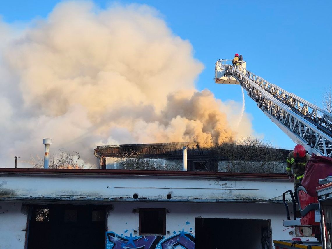 Duży pożar na Junaków [FOTO I FILM]