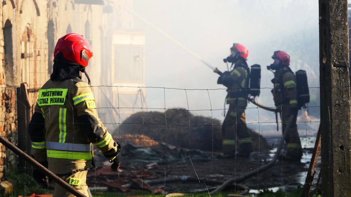 Duży pożar w Komorowie Żuławskim. Elbląg zabezpieczają strażacy z Jegłownika