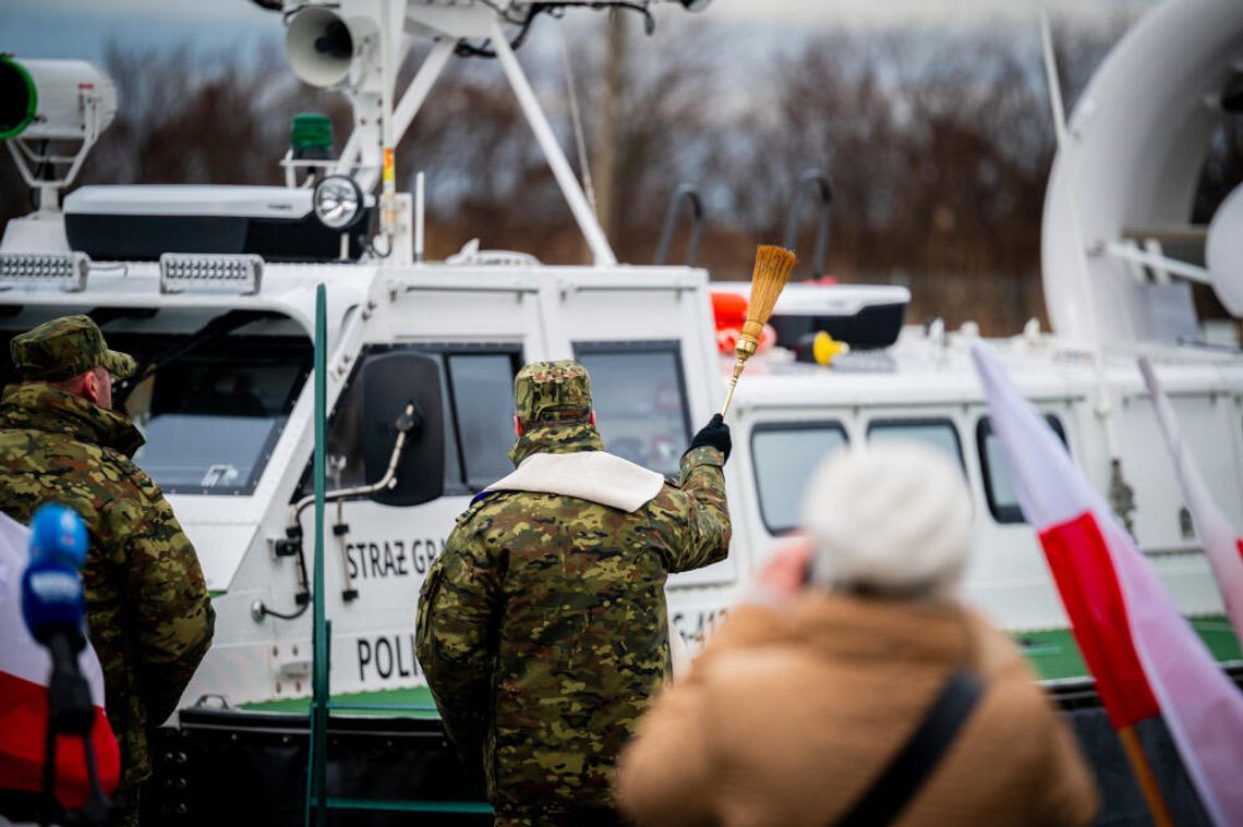 Dwa nowe poduszkowce na Zalewie Wiślanym [WIDEO]
