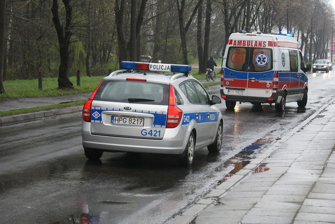 Dwóch 17-latków znalezionych z ranami kłutymi na drodze. Prokuratura w Elblągu umorzyła śledztwo