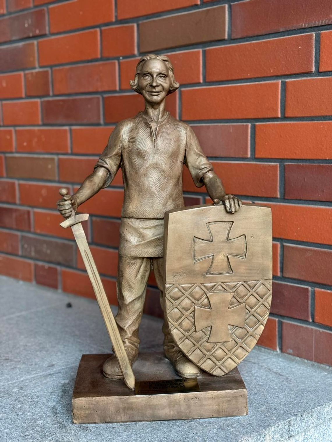 Dwóch nowych bohaterów Elbląga: kolejne Piekarczyki wzbogaciły miejski szlak Dwóch nowych bohaterów Elbląga: kolejne Piekarczyki wzbogaciły miejski szlak