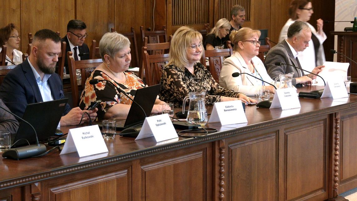 Dwoje radnych z PiS w Elblągu zawieszonych