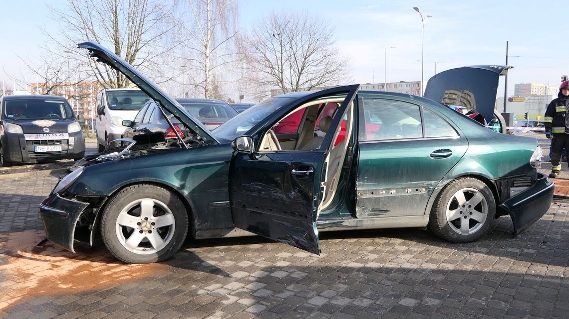 Elbląg: Kierowca, który skasował 4 pojazdy na parkingu przy Pl. Jagiellończyka zostanie wysłany na egzamin!