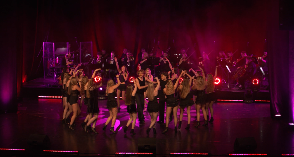 Elbląg w rytmie legend! 100 artystów, jedna scena i muzyczna eksplozja [WIDEO]