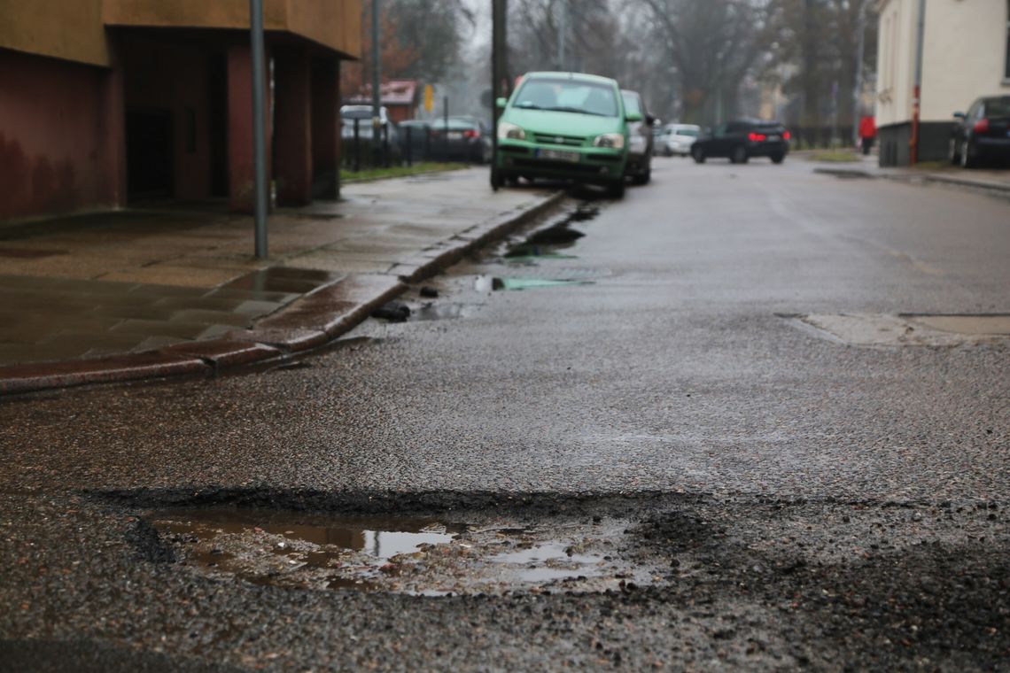 Elbląskie drogi jak ser. Sprawdzamy, jak i gdzie miasto naprawia