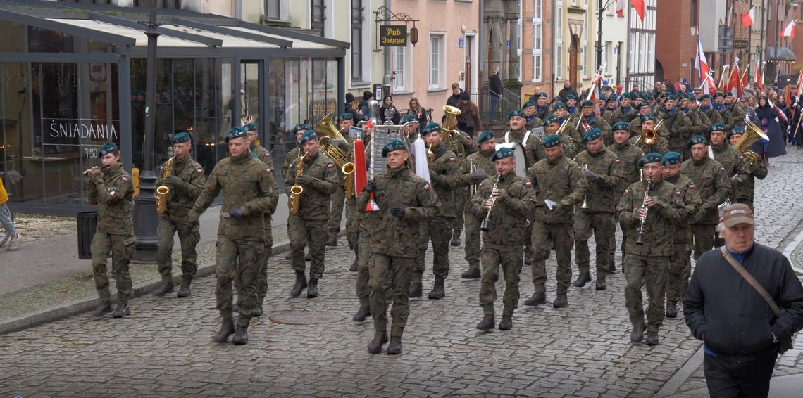 Elblążanie oddali hołd twórcom niepodległej Polski [WIDEO]