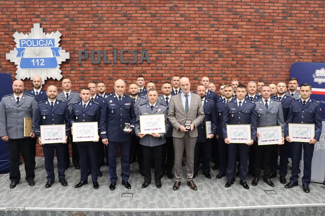 Francja mówi „Merci”! Policjant z Elbląga wyróżniony za Igrzyska Francja mówi „Merci”! Policjant z Elbląga wyróżniony za Igrzyska