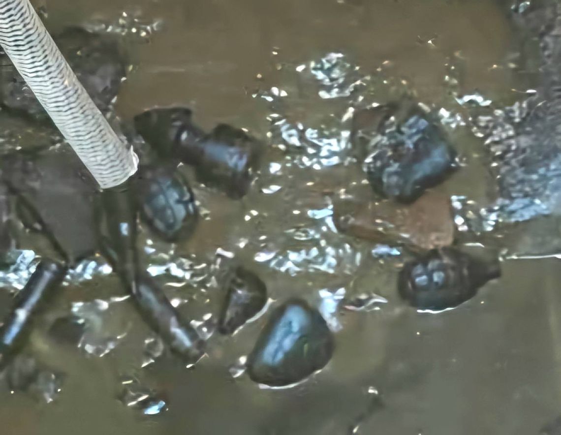 Granaty w szambie. Groźne znalezisko na posesji w gminie Godkowo