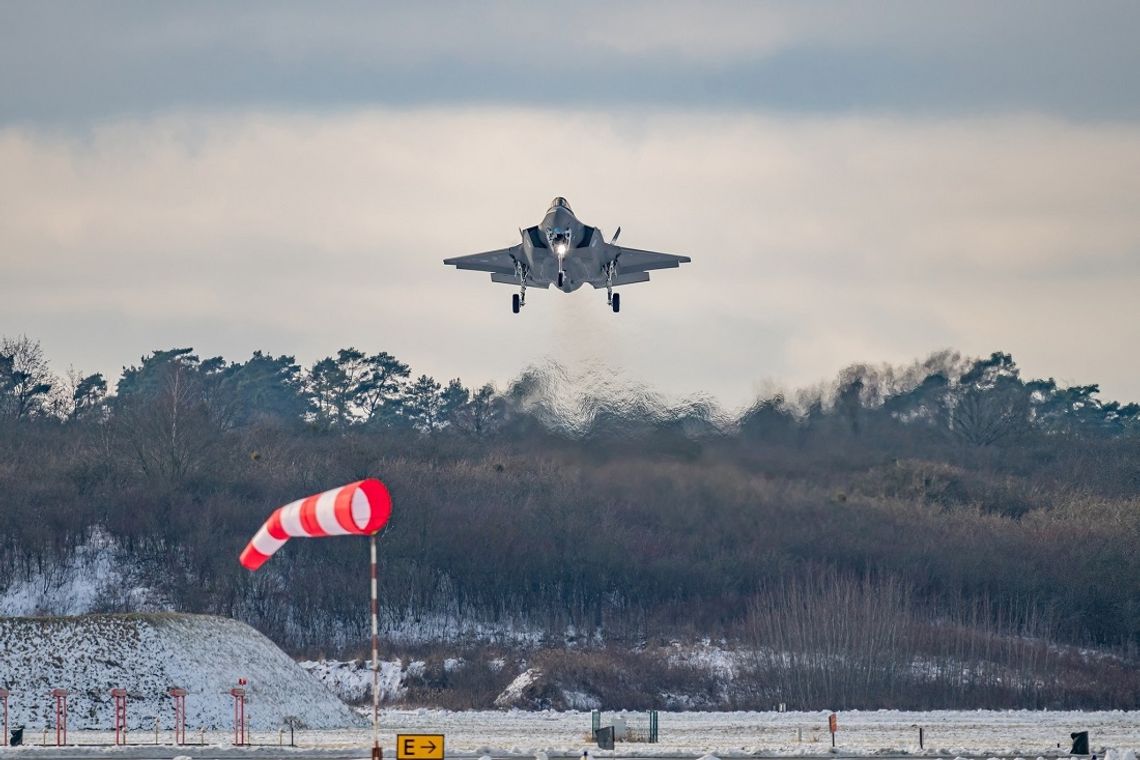 Holenderskie F35 wylądowały w Malborku [FOTO]