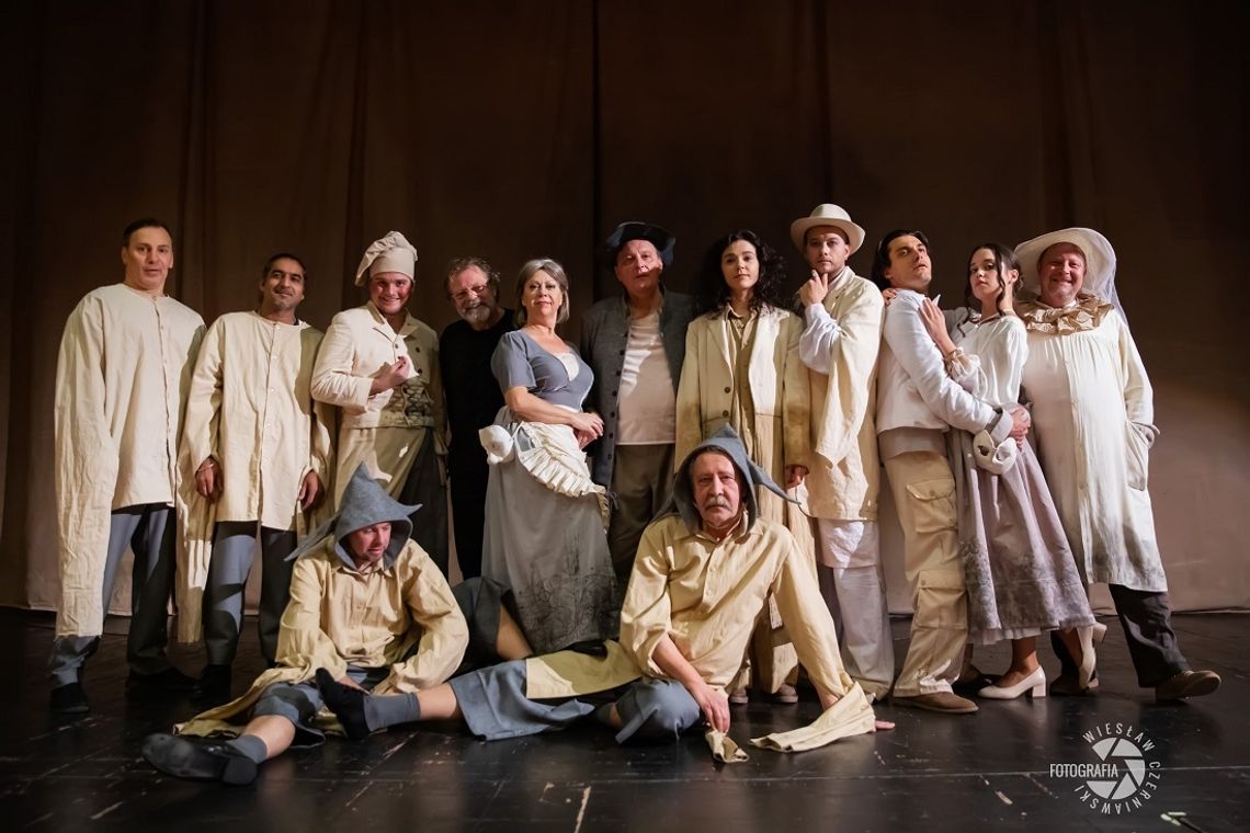 Jak to w komedii zwykle bywa, o mariaż się rozchodzi!