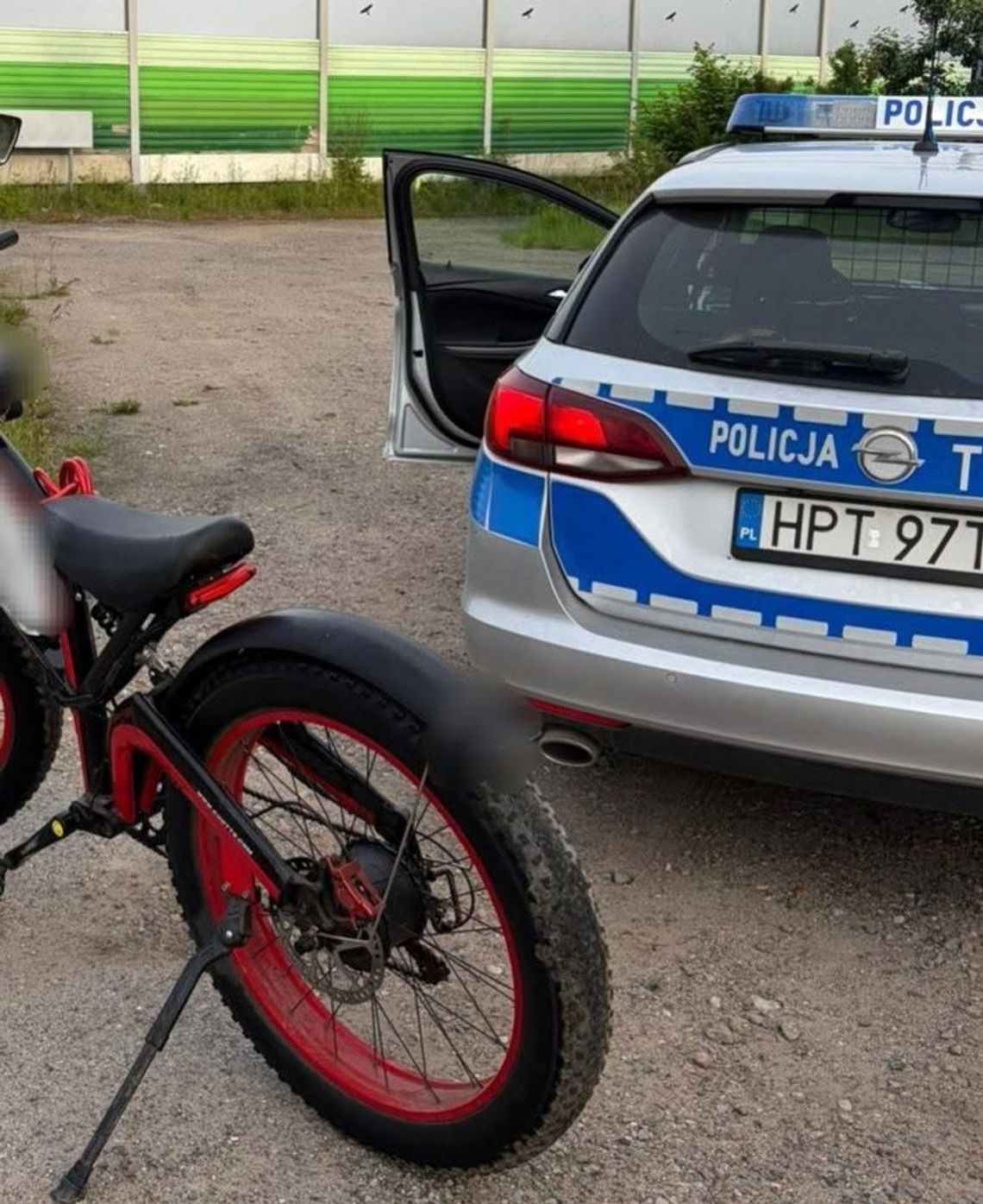 Jechał do domu z pracy. Miał 2 promile i przewrócił się na elektrycznym rowerze