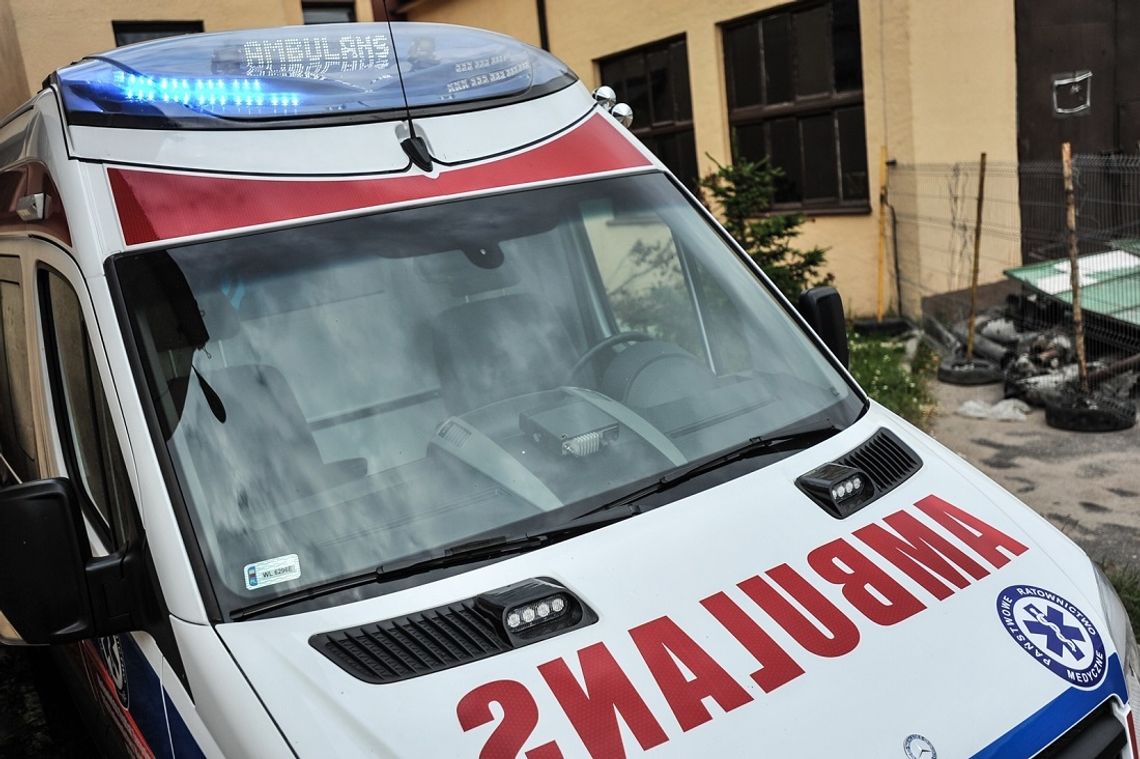 Karetką z Pasłęka po paliwo do Elbląga. "Awaria" dystrybutorów Karetką z Pasłęka po paliwo do Elbląga. "Awaria" dystrybutorów