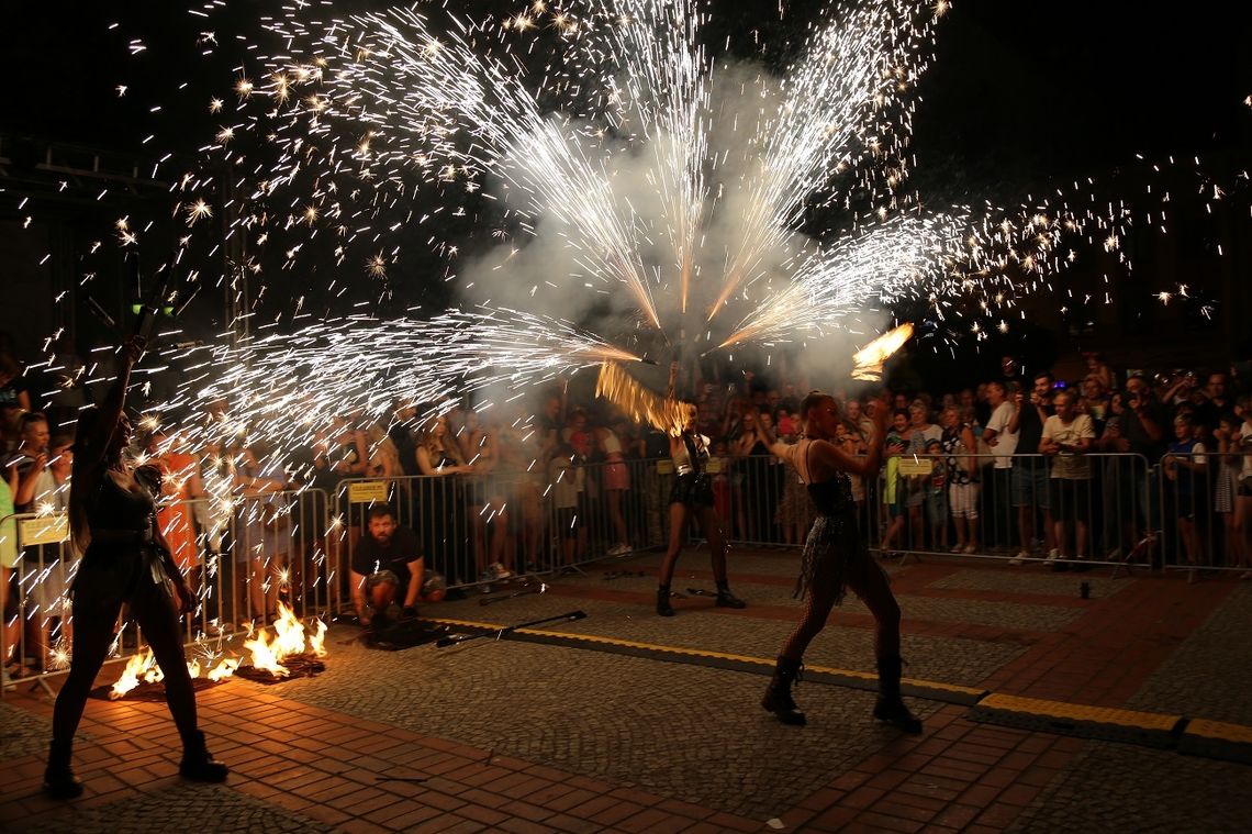 Kobiety rozpaliły Stare Miasto [ZDJĘCIA]