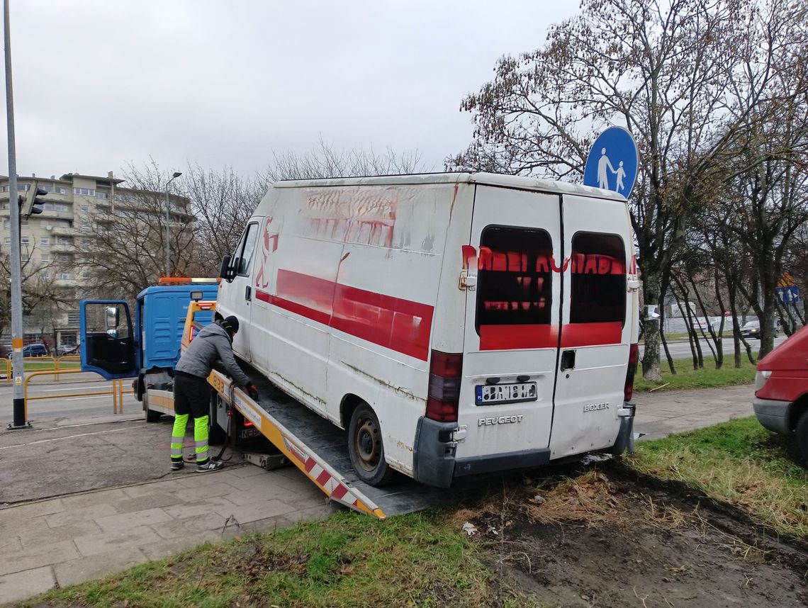 Kolejny pojazd odjechał na lawecie. Straż Miejska w Elblągu apeluje