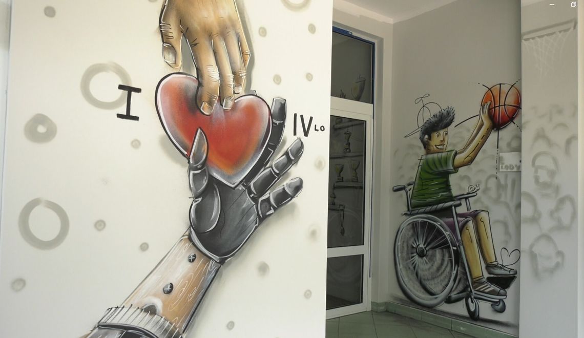 Kolorowy mural powstał w IV LO [WIDEO]