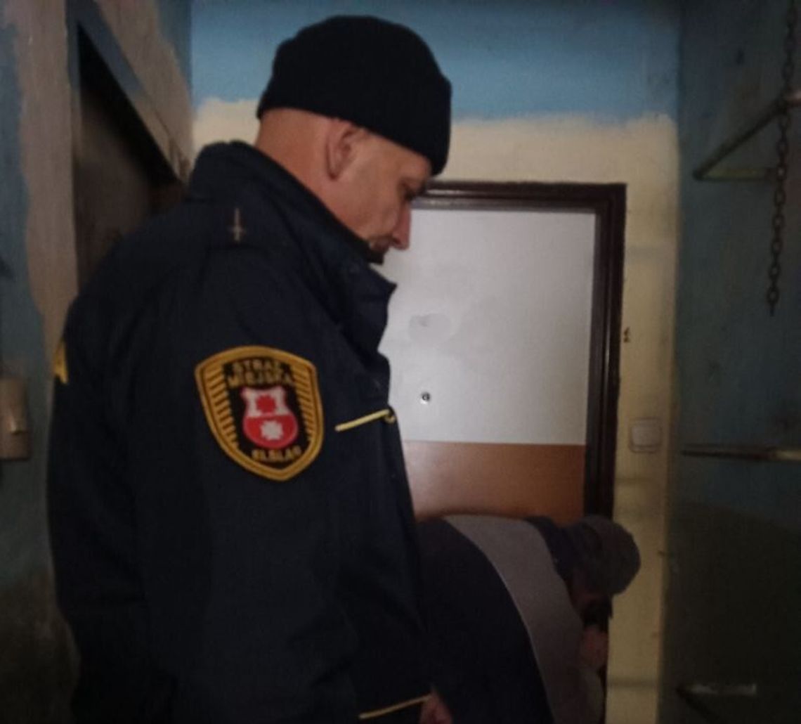 Krzyk pomocy z mieszkania obok. Patrol zareagował błyskawicznie Krzyk pomocy z mieszkania obok. Patrol zareagował błyskawicznie