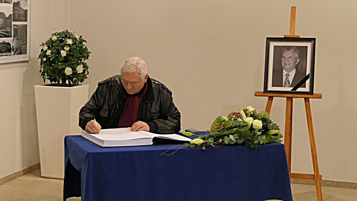 Księga kondolencyjna ku pamięci Prezydenta Elbląga