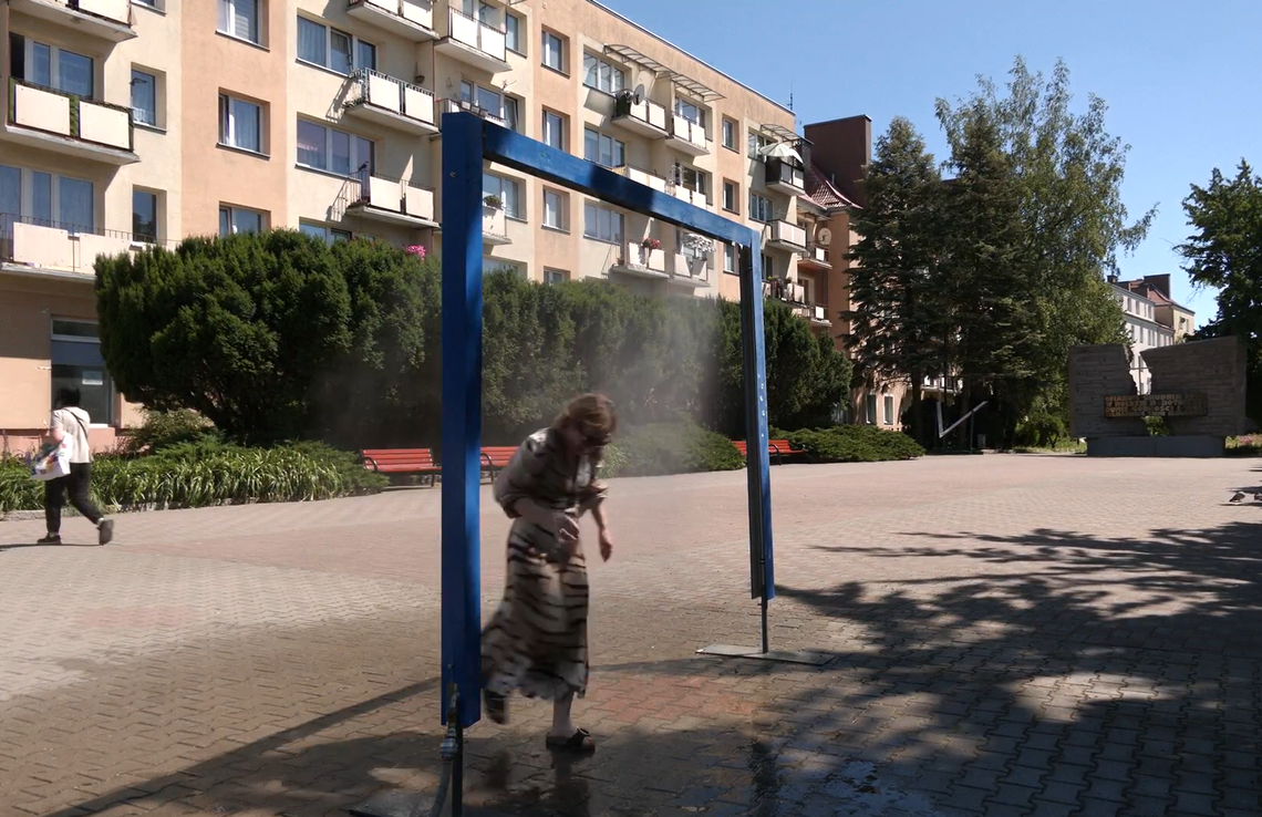 Kurtyny wodne na upały [WIDEO]